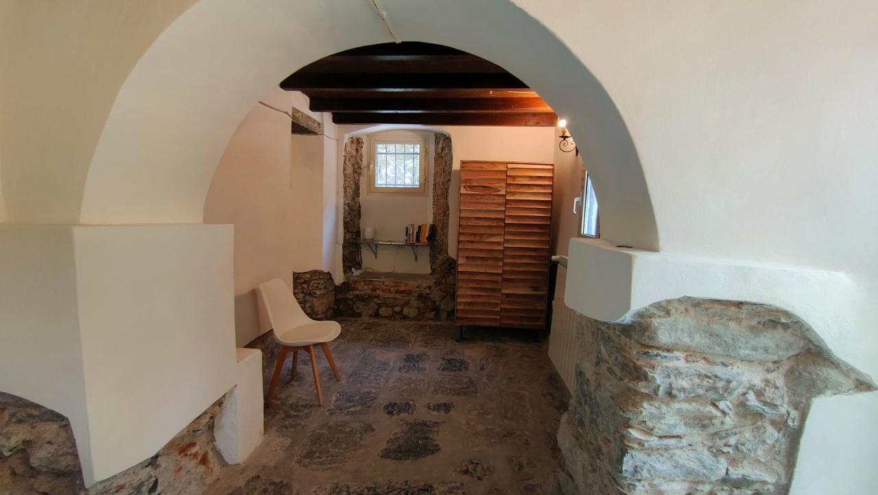 La Casa Delle Pietre Parlanti - Casa In Pietra Ai Piedi Del Parco Delle 5 Terre Bed & Breakfast Biassa Exterior photo